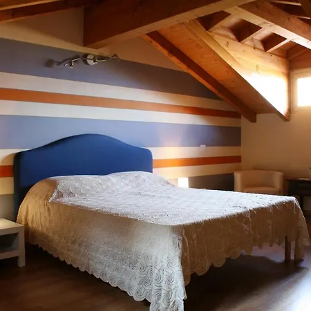 Cascina Nel Bosco 게스트하우스 카노비오