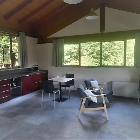 卡希纳莱博斯科公寓式酒店 3* 坎诺比奥