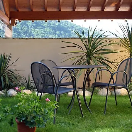 Cascina Nel Bosco كانوبيو